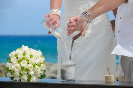 Bride and groom doing sand ceremony